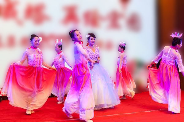 L:\企劃內(nèi)容整理\曠遠歷年照片（附稿件）對內(nèi)照片（活動、培訓、事件）\2019年9��?��?9日半年度\20170125095699939993-.jpg
